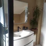 Beachside Loft Near Dubrovnik شقة