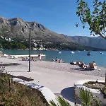 Beachside Loft Near Dubrovnik شقة