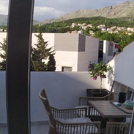 Beachside Loft Near Dubrovnik 公寓 *