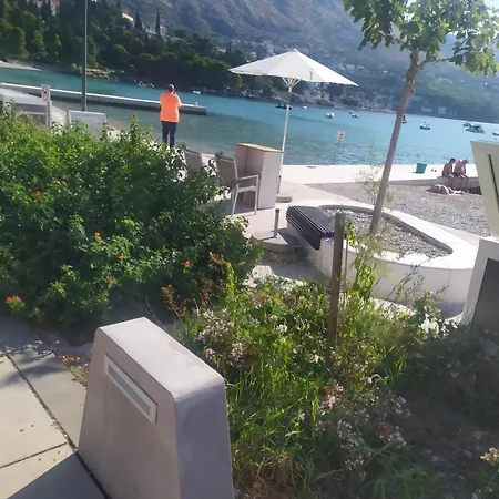 Beachside Loft Near Dubrovnik 公寓