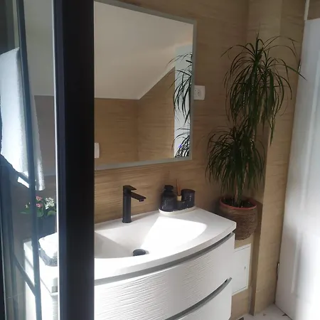 Beachside Loft Near Dubrovnik شقة