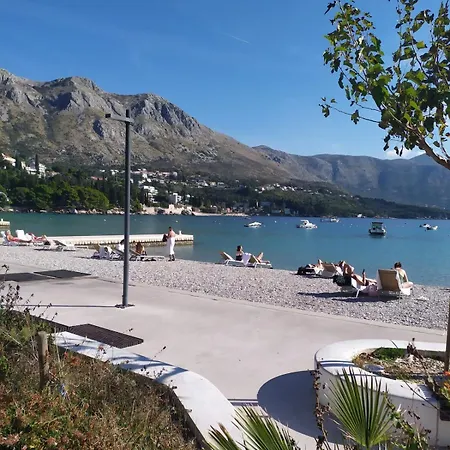 Beachside Loft Near Dubrovnik شقة